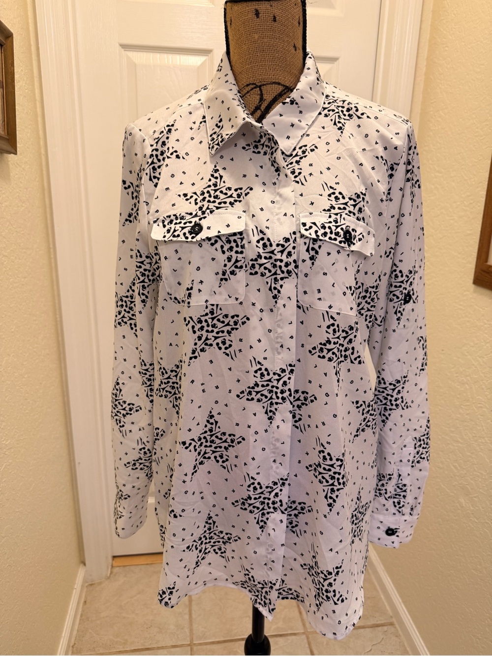 NWT Karl Lagerfeld Paris Women’s Small White Black Logo Print Button Blouse